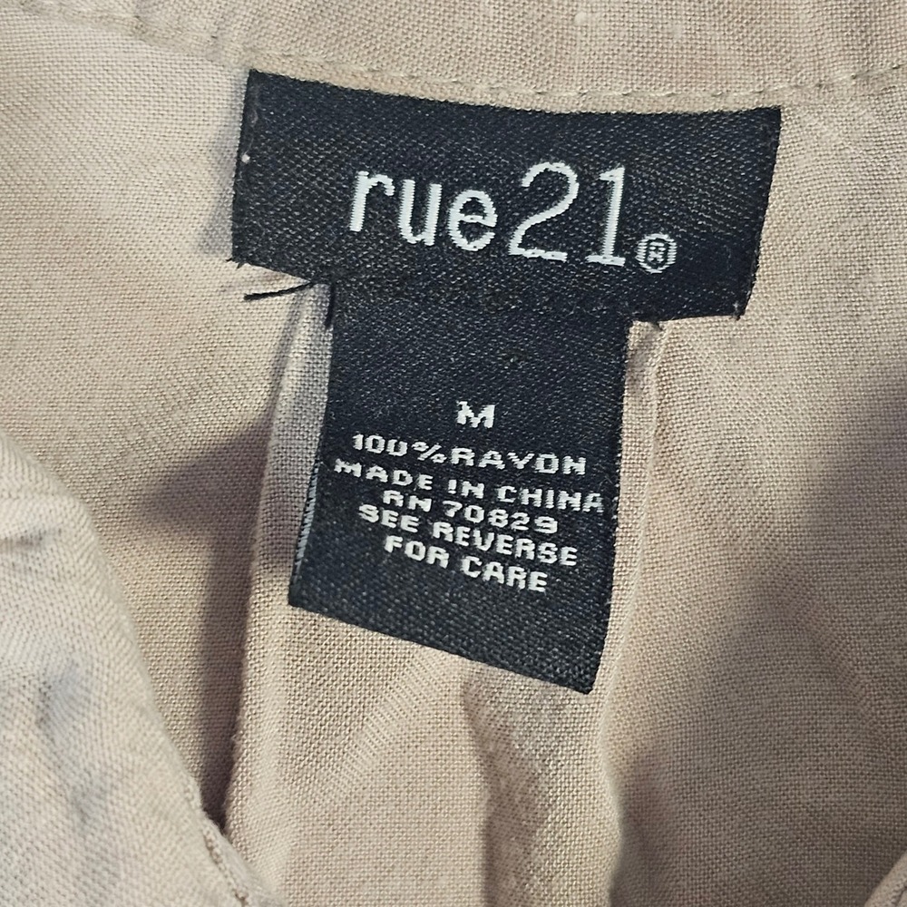 Rue21 Womens Sleeveless Button Down Top Tan Rayon Utility Shirt Size Medium - Picture 2 of 6